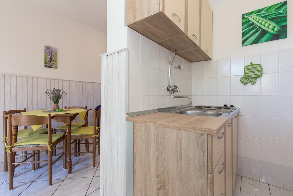 Apartment Milka A4 Đảo Krk Ngoại thất bức ảnh